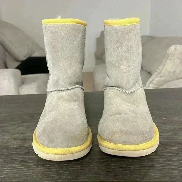 UGG Limited Edition Grey and yellow trimmed winter boots women’s size 6 - Picture 3 of 7